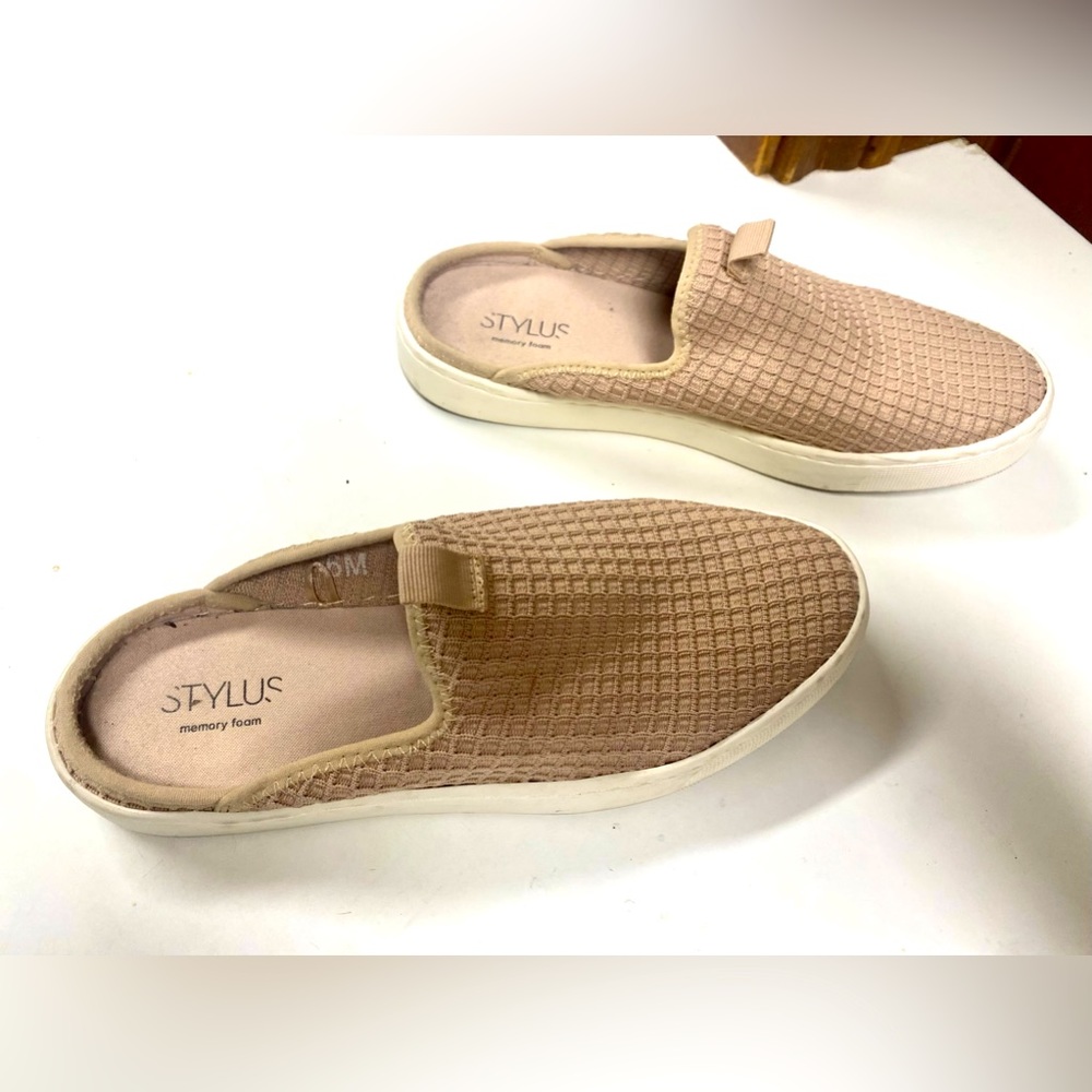 Stylus tan shoes